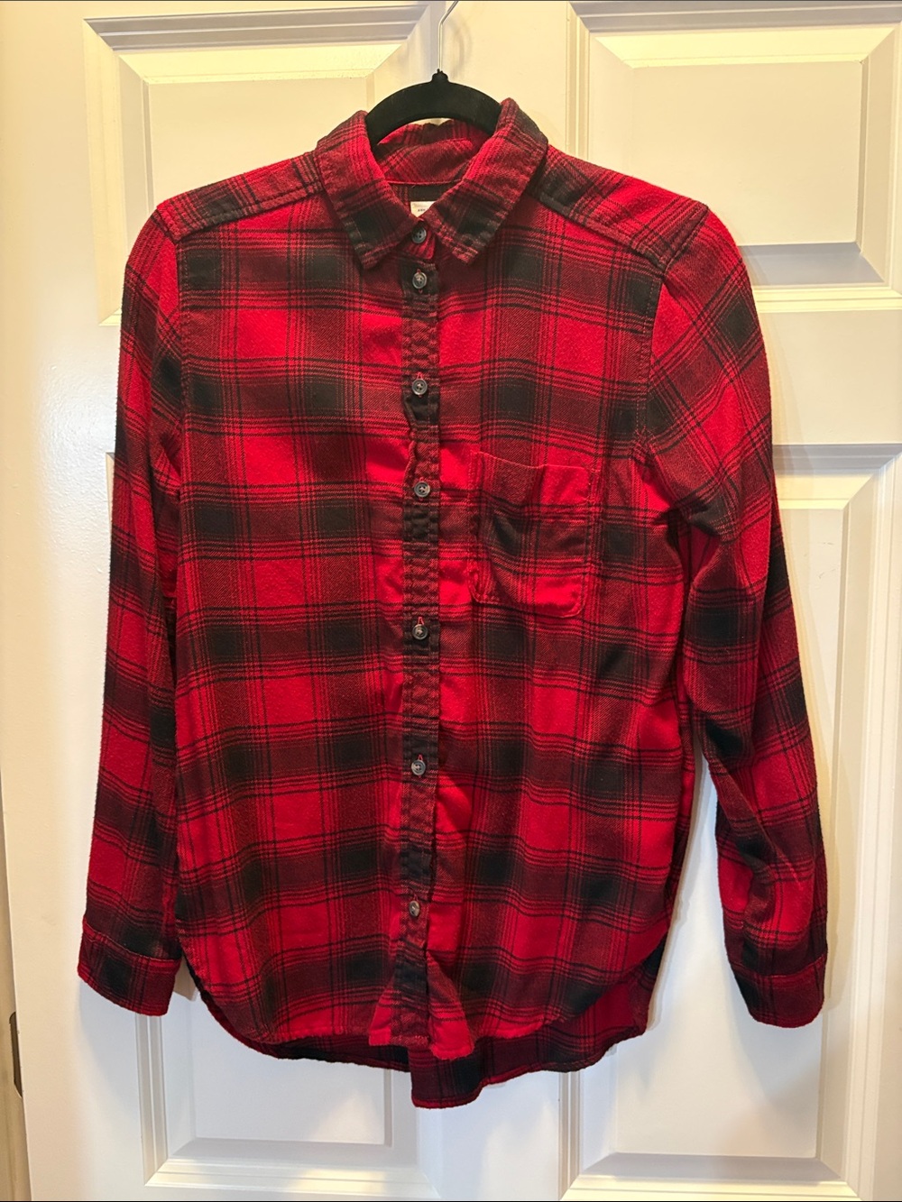 American Eagle Red Plaid Button-Down Shirt
